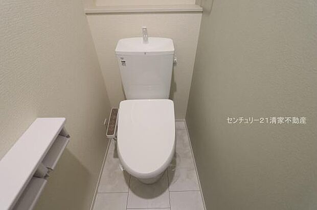 白を基調とした、清潔感のある水廻りです。(2026年02月撮影)