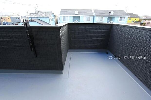 2号棟：広々バルコニーでお洗濯ラクラク(2026年01月撮影)