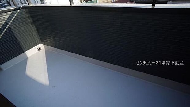 3号棟：広々バルコニーでお洗濯ラクラク(2026年01月撮影)