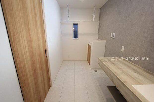 2号棟：ゆとりの洗面スペースで身支度もスムーズ！(2026年01月撮影)