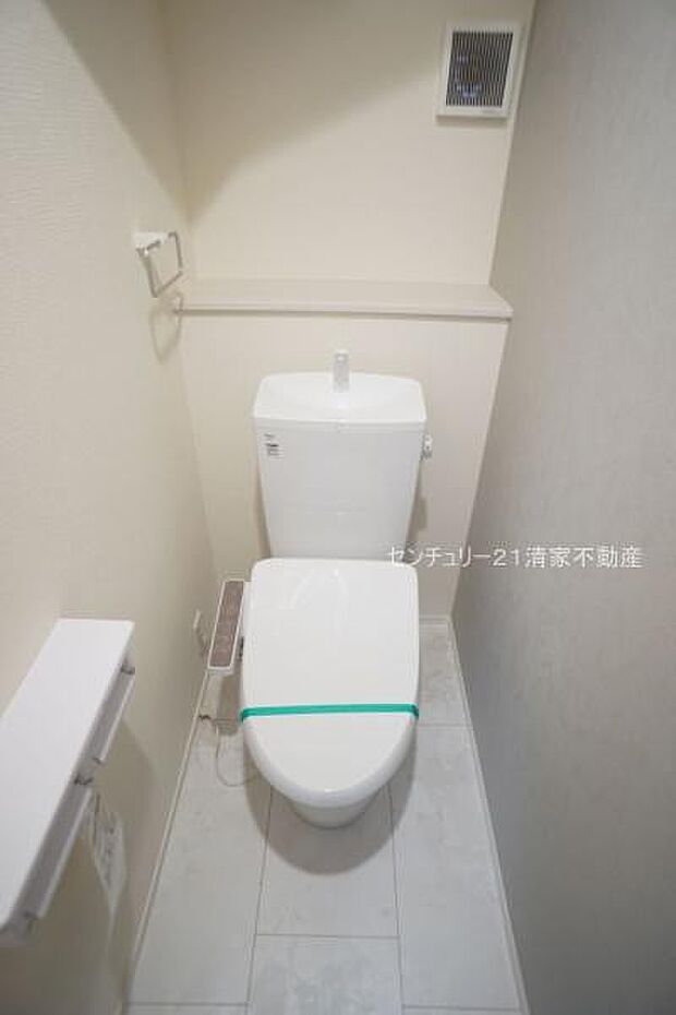 1号棟:白を基調とした、清潔感のある水廻りです。(2026年02月撮影)