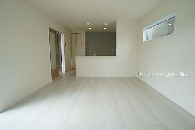 2号棟：明るい日差しが入るリビング！(2026年02月撮影)