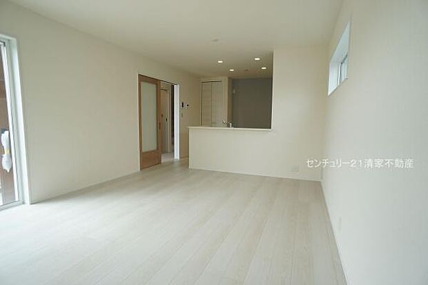 2号棟：明るい日差しが入るリビング！(2026年02月撮影)