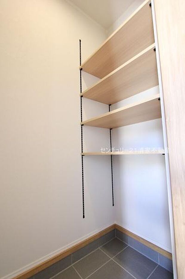 4号棟：ベビーカーもすっきり収まる土間収納付き(2025年10月撮影)