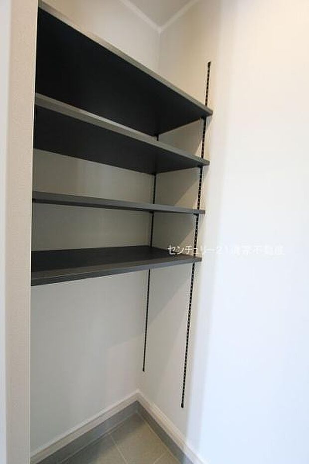 5号棟：ベビーカーも収納できる土間収納！(2025年10月撮影)