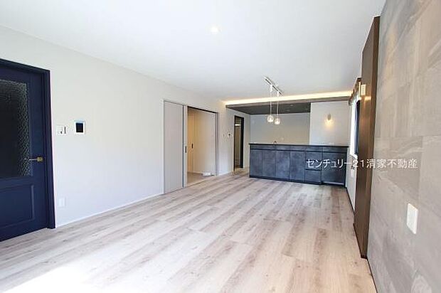 5号棟：自然光がたっぷり入る快適なリビング(2025年10月撮影)