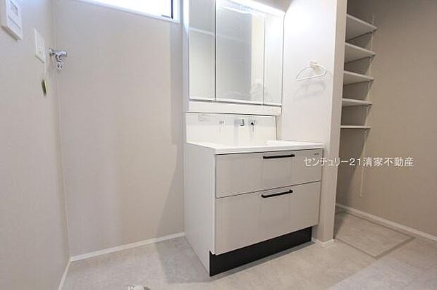 5号棟：可動棚のある洗面室！(2025年10月撮影)