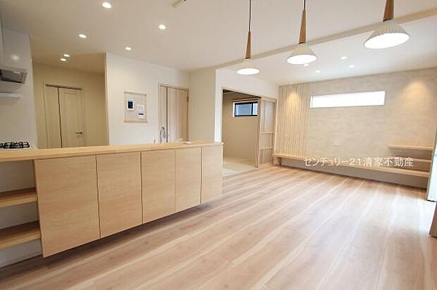 6号棟:光あふれる心地よいリビング空間(2025年10月撮影)