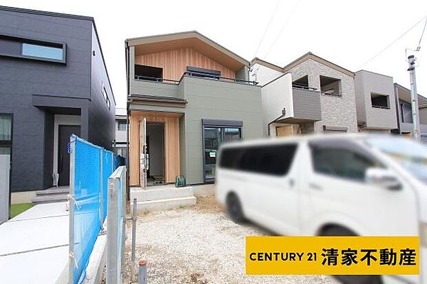 3号棟：駐車スペース並列2台分あり!(2025年10月撮影)