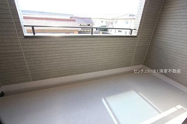 5号棟：広々バルコニーでお洗濯ラクラク(2026年02月撮影)