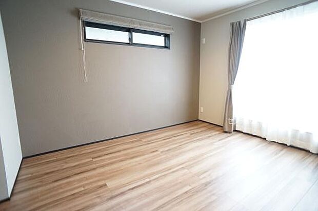 6号棟：バルコニーに面した明るい洋室！(2026年02月撮影)