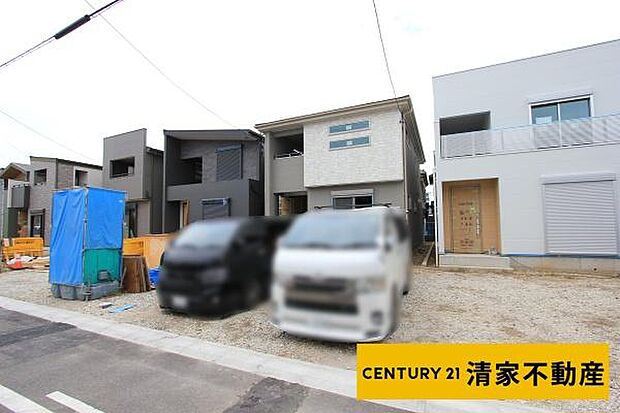 7号棟：前面道路と高低差のない開放的な佇まい！(2025年10月撮影)