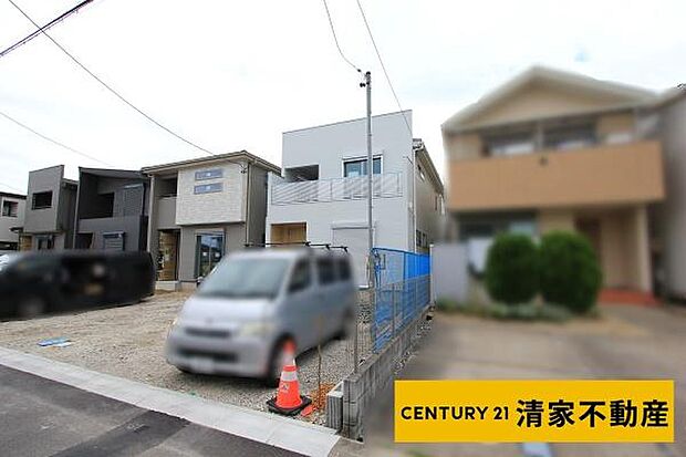 8号棟：前面道路と高低差のない開放的な佇まい！(2025年10月撮影)