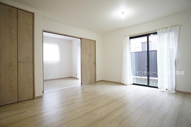 C号棟:明るい日差しが入るリビング!(2026年03月撮影)