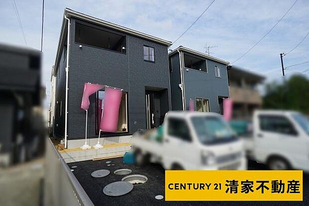 1号棟：駐車スペース並列2台分あり!(2025年11月撮影)