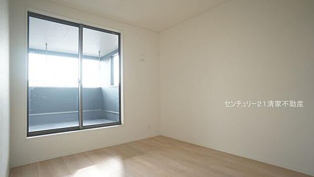 2号棟:陽光ふりそそぐ明るい室内!(2025年11月撮影)