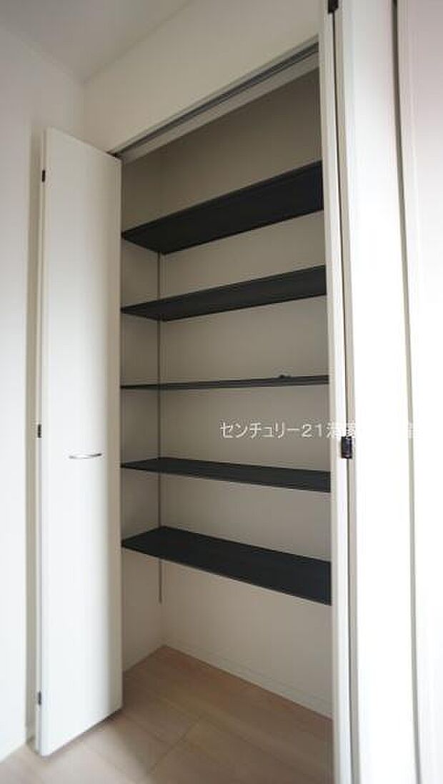 2号棟:玄関周りもすっきりシューズクローク完備!(2025年11月撮影)