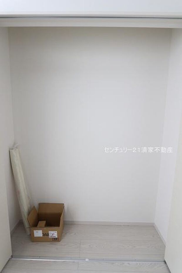 キッチン横に食品庫としても便利な収納！(2026年03月撮影)