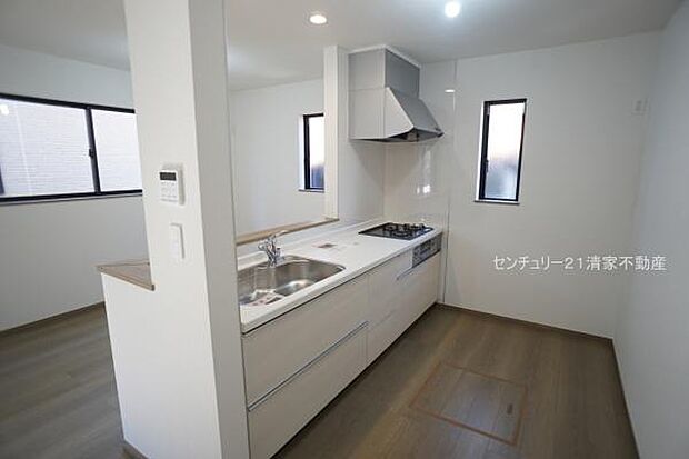 A号棟:リビングを見通せるカウンターキッチン!(2026年03月撮影)