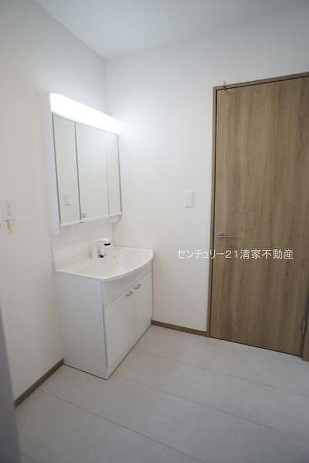 A号棟:ゆとりの洗面スペースで身支度もスムーズ!(2026年03月撮影)