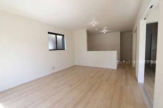 A棟:ご家族みんながゆったり寛げるリビング(2026年03月撮影)