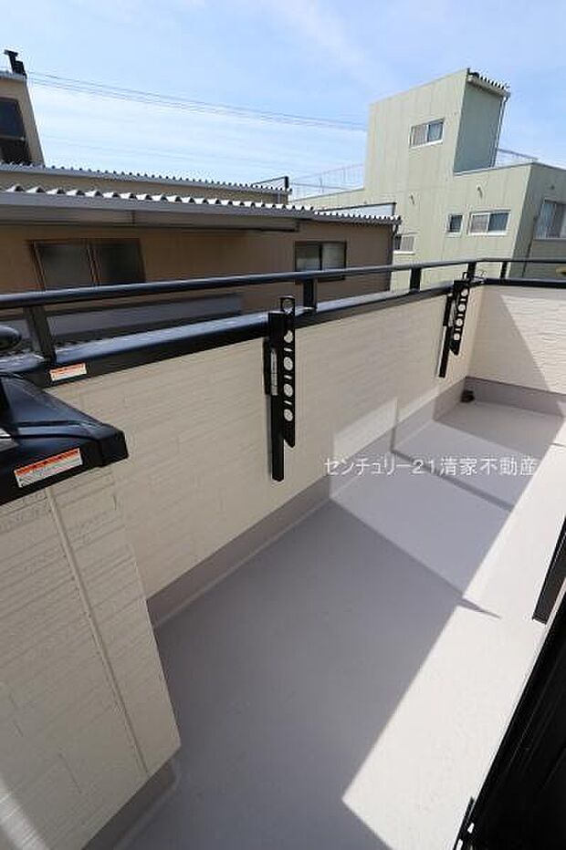 A棟:広々バルコニーでお洗濯ラクラク(2026年03月撮影)