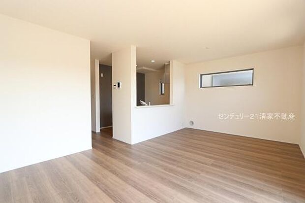 2号棟：明るい日差しが入るリビング！(2026年04月撮影)