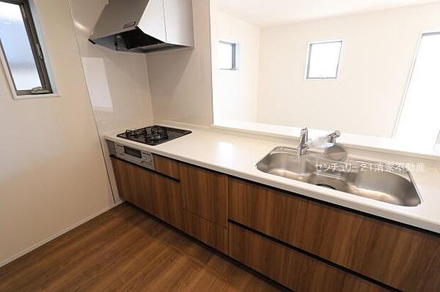 2号棟：家族との会話が弾む対面式キッチン！(2026年04月撮影)