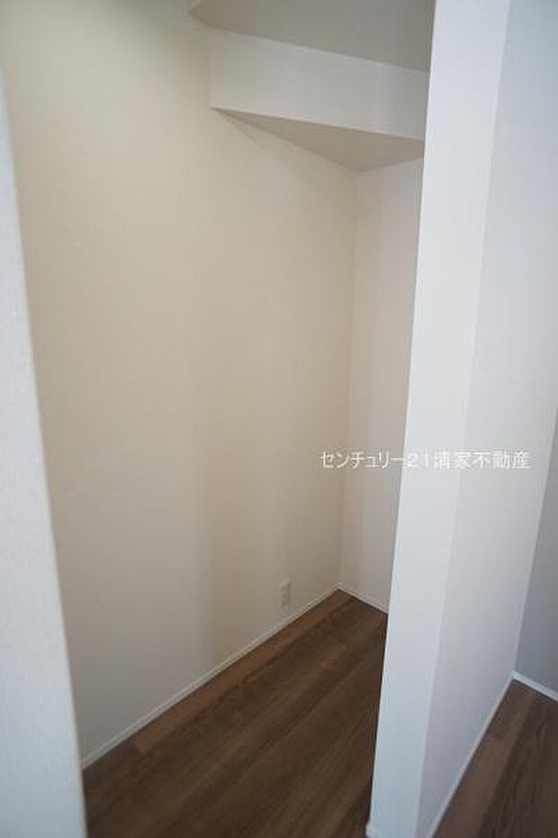 キッチン横に食品庫としても便利な収納!(2026年02月撮影)