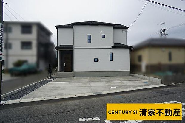 駐車スペース2台可(車種による)(2026年04月撮影)