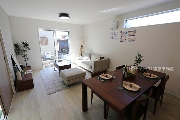 明るい日差しが入るリビング!(2026年03月撮影)