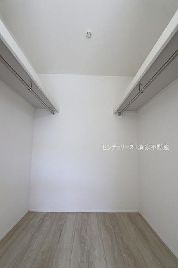 収納力のあるウォークインクローゼット!(2026年03月撮影)