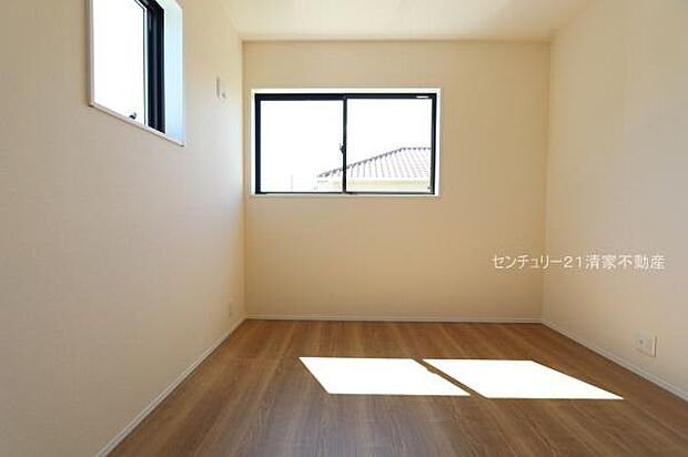 5号棟：2面採光で明るい室内！(2026年09月撮影)