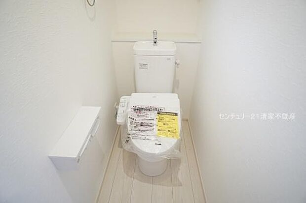 4号棟：白を基調とした、清潔感のある水廻りです。(2026年09月撮影)