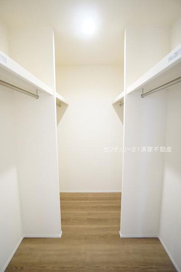4号棟：すっきり片付くウォークインクローゼット(2026年09月撮影)