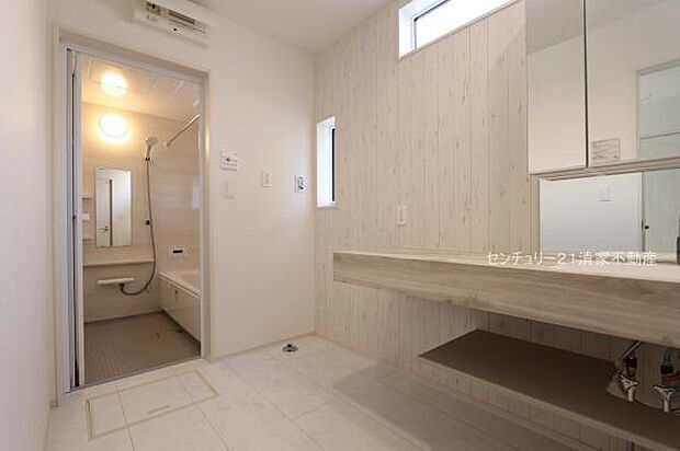 1号棟:ゆとりの洗面スペースで身支度もスムーズ!(2026年03月撮影)