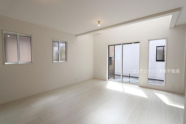 3号棟:明るい日差しが入るリビング!(2026年03月撮影)