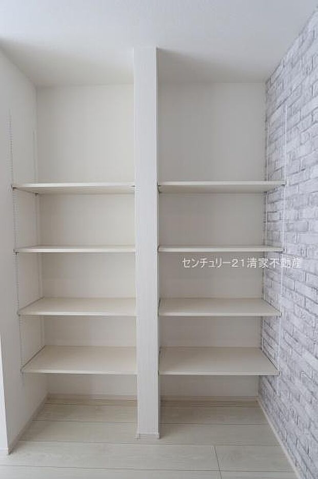 3号棟:キッチンまわりを整理整頓できるパントリー(2026年03月撮影)