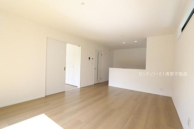 明るい日差しが入るリビング!(2026年03月撮影)