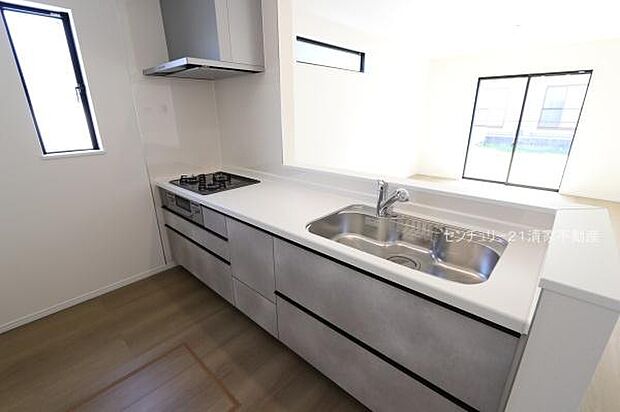 家族との会話が弾む対面式キッチン!(2026年03月撮影)