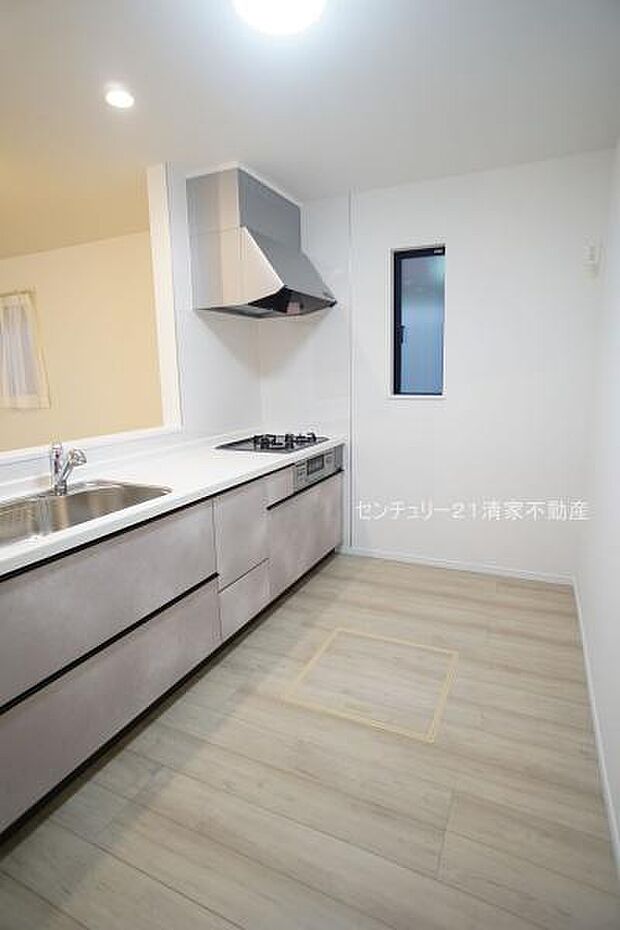 家族との会話が弾む対面式キッチン！(2025年10月撮影)