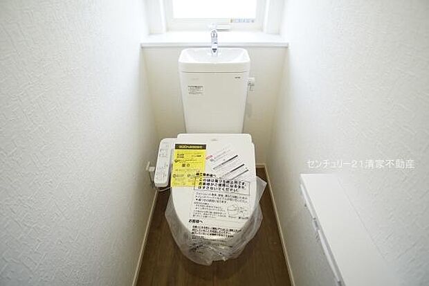 1号棟:白を基調とした、清潔感のある水廻りです。(2026年09月撮影)