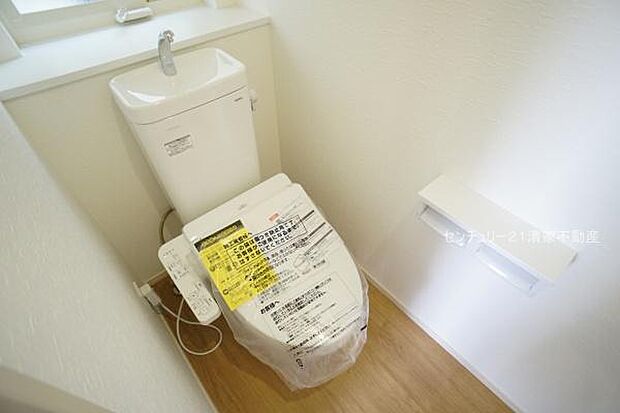 2号棟:白を基調とした、清潔感のある水廻りです。(2026年09月撮影)