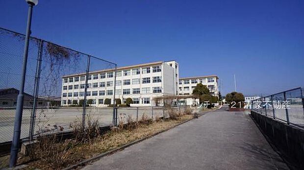 岩崎中学校まで1900m、岩崎中学校まで1900m(徒歩約24分)