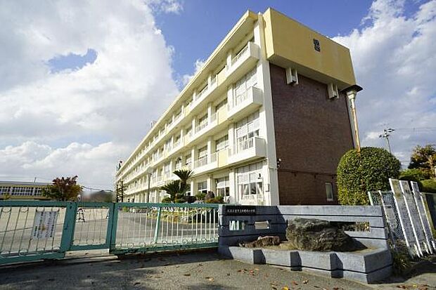 師勝西小学校まで1000m、師勝西小学校まで1000m(徒歩約13分)