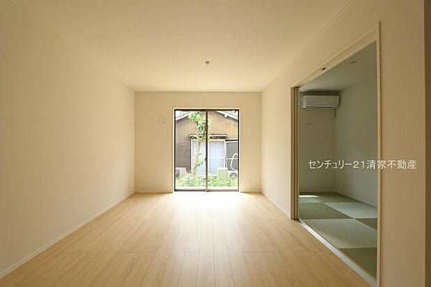 4号棟:明るい日差しが入るリビング!(2026年07月撮影)