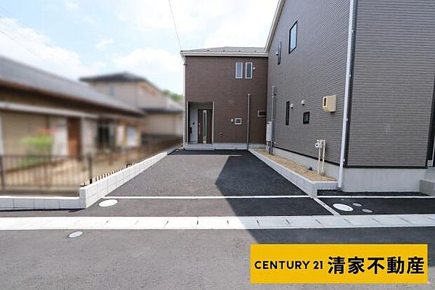 4号棟:駐車スペース2台分あり!(2026年07月撮影)
