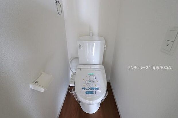 白を基調とした、清潔感のある水廻りです。(2026年06月撮影)
