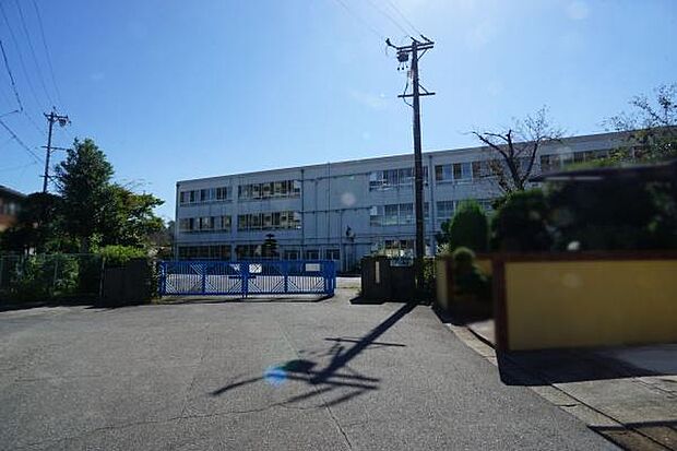 東部中学校まで600m、東部中学校まで600m(徒歩約8分)