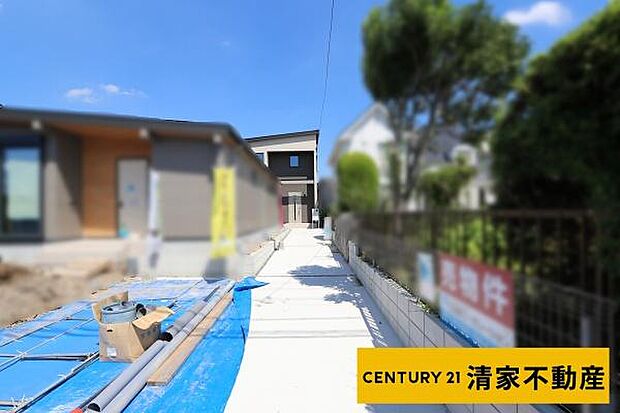 B号棟:駐車スペース並列2台分あり!(2026年08月撮影)